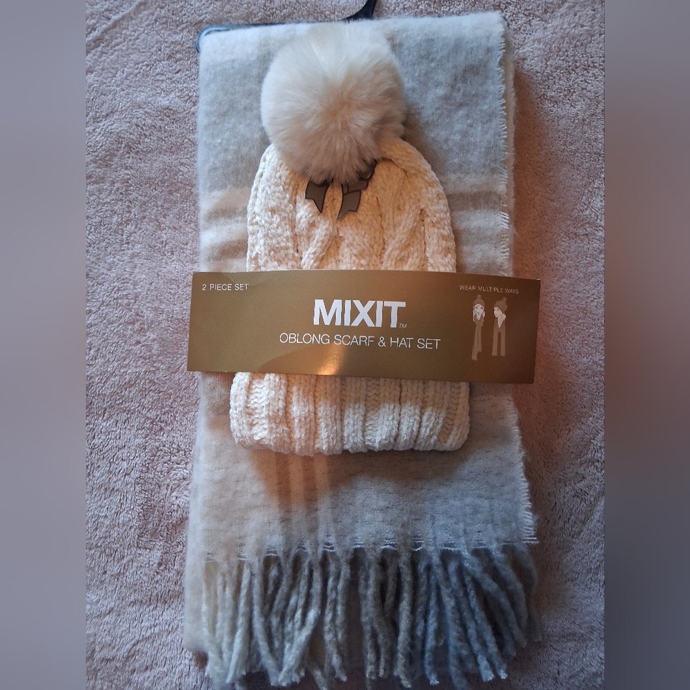 Oblong Scarf And Hat Gift Set
